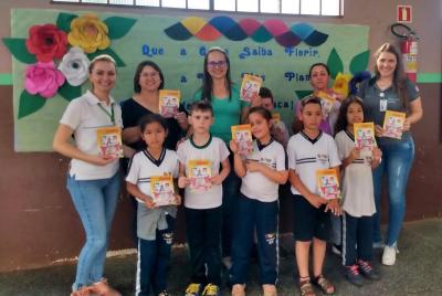 Sicredi desenvolve projeto de EducaÃ§Ã£o Financeira com alunos da Escola Municipal Ãgua Verde de Laranjeiras do Sul 